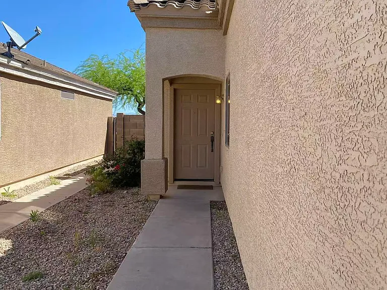 24035 N Desert Dr — Photo 2