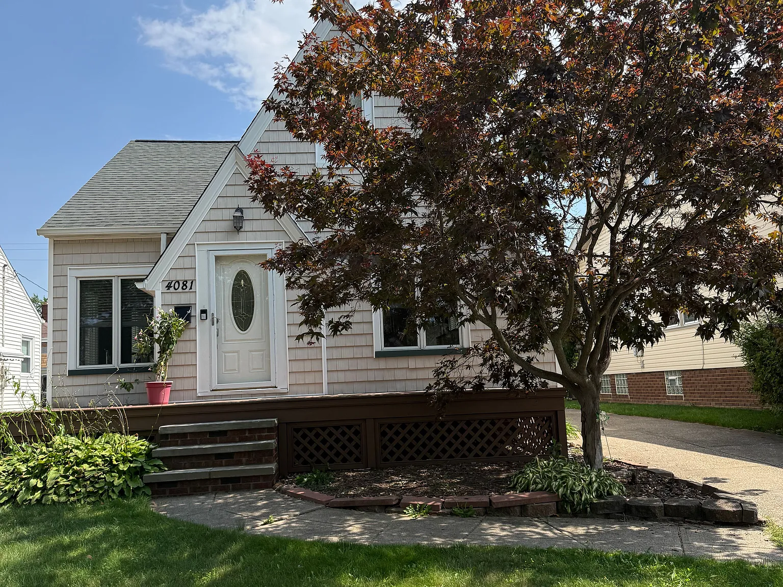 3 bed, 2.0 bath, 2164 sqft, $2,000 — Photo 1