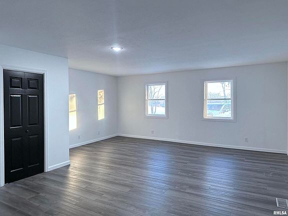 2nd image of 504 Sir Galahad St