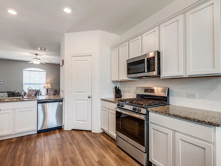 507 Saffron St — Photo 8