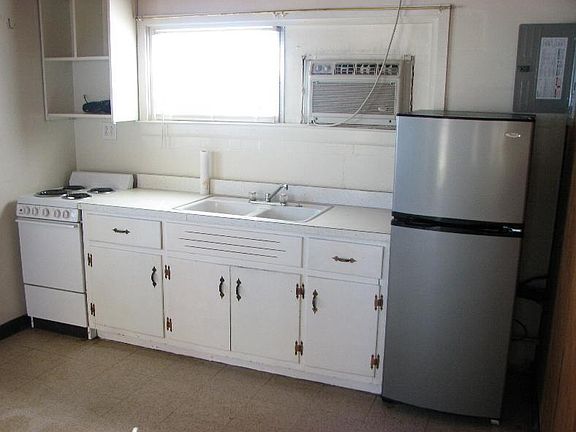 3rd image of 2795 S Fletcher Ave