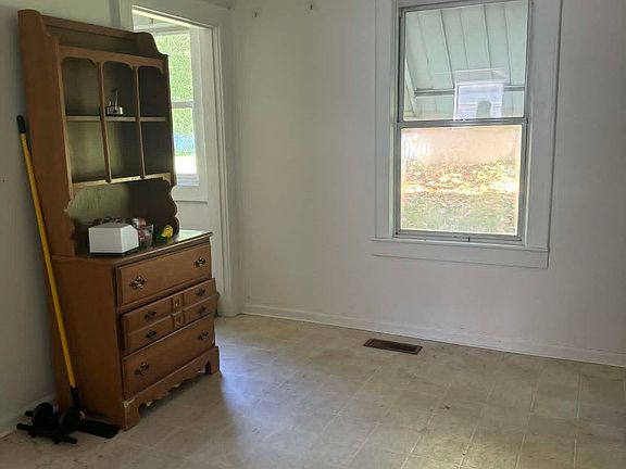 5th image of 3210 Park St