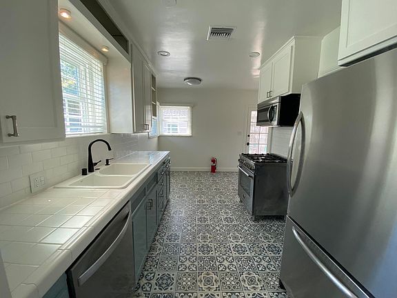4th image of 451 S Fairview St #1