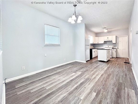 4th image of 158 10th Ave