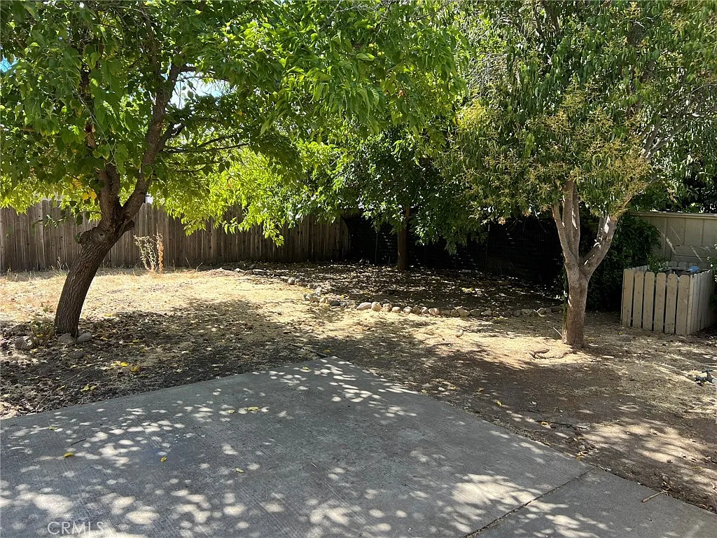 3 bed, 1080 sqft, $1,925 — Photo 3