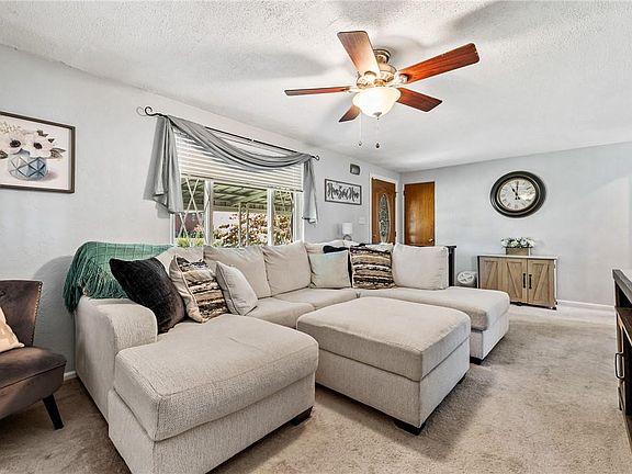 5th image of 218 Valleyvale Dr