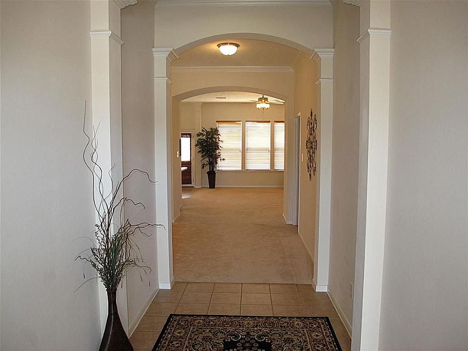 2nd image of 625 Castle Cove Ln
