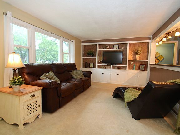 5th image of 45 Meadow Dr