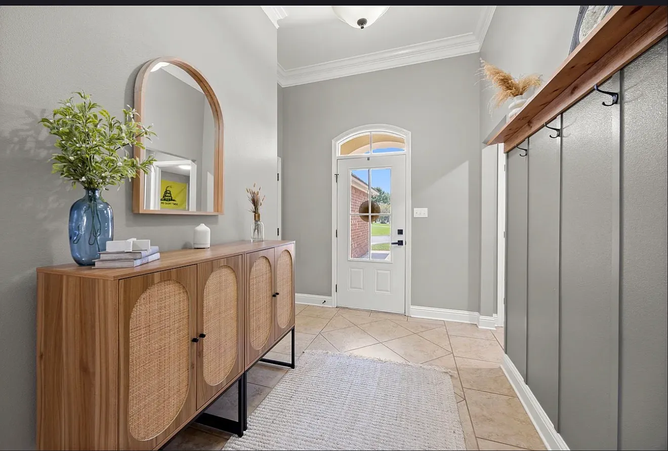 3 bed, 1840 sqft, $2,450 — Photo 3