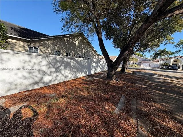 3 bed, 2.0 bath, 1775 sqft, $3,850 — Photo 4