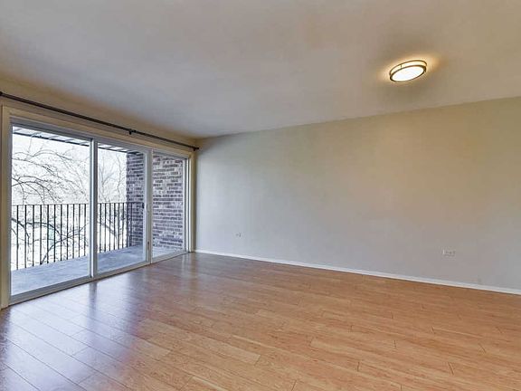 4th image of 1121 W Ogden Ave APT 356