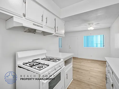 868 Victor Ave. Photo 1