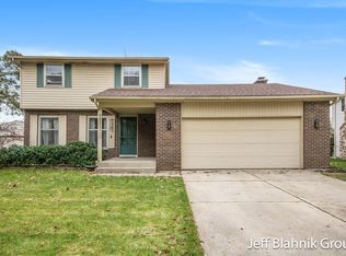 1297 Clover Crest Ave NW, Grand Rapids, MI 49504