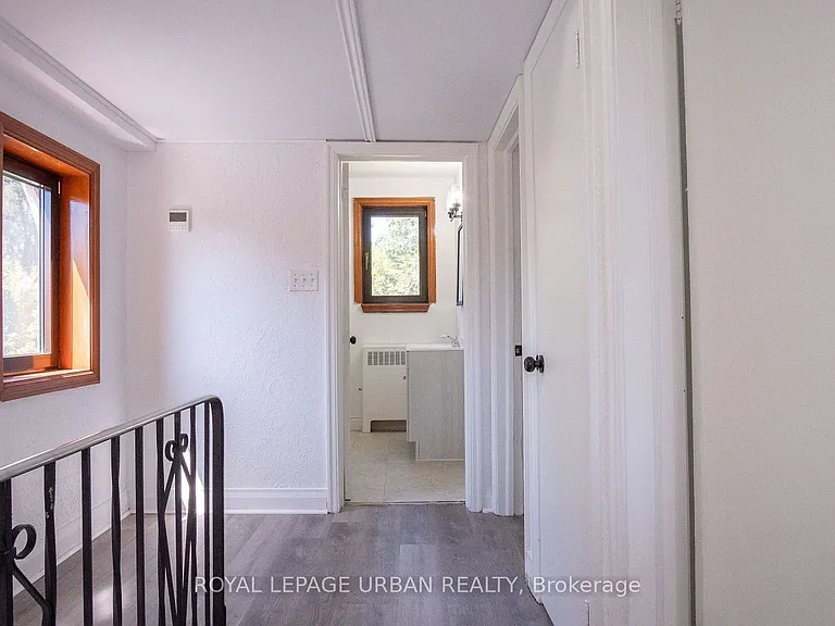 14 Camrose Cres — Photo 17