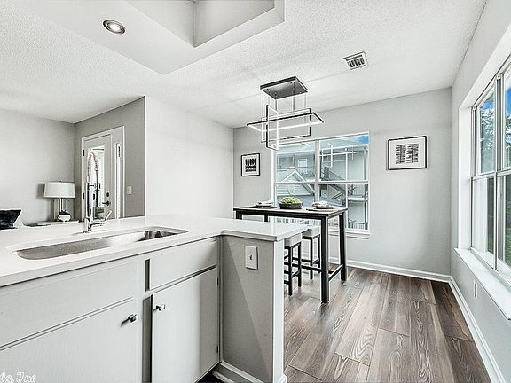 5th image of 800 North St APT 61
