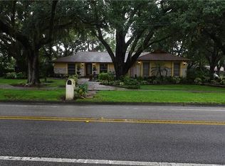 1704 N Riverhills Dr, Temple Terrace, FL 33617