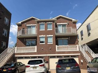 17 W Washington Pl, Palisades Park, NJ 07650