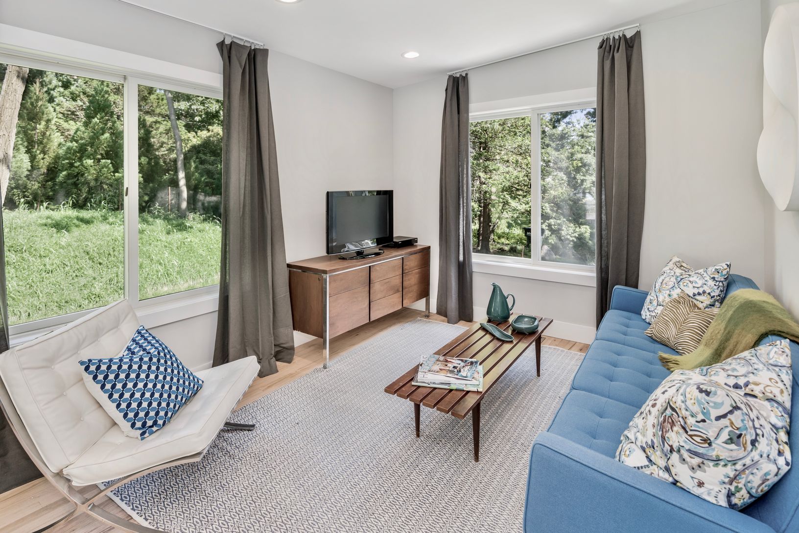  Bonus tv room off kitchen can be set up as a dining room.