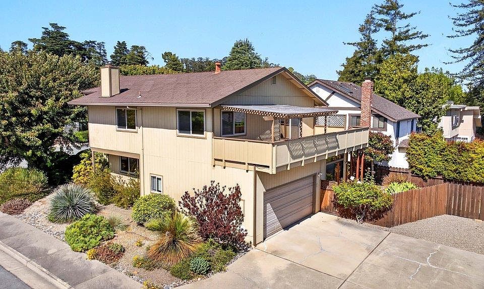 1st image of 111 Westmoor Dr