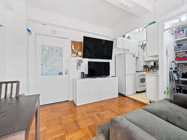 225 Central Park West image 3 of 5