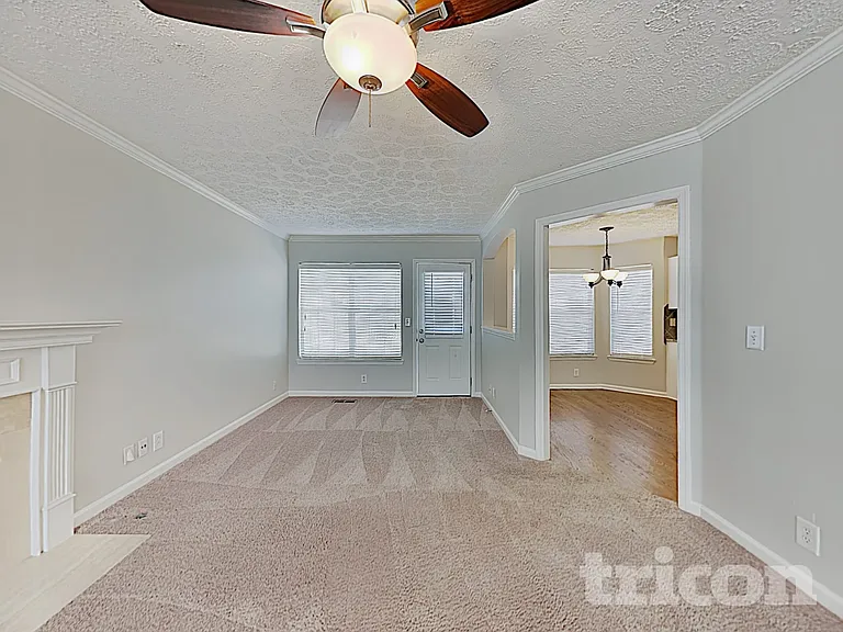429 Essex Park Cir — Photo 3