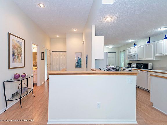3rd image of 5246 Golden Cir