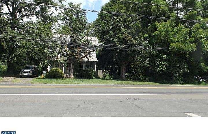 2nd image of 1420 Bridgetown Pike
