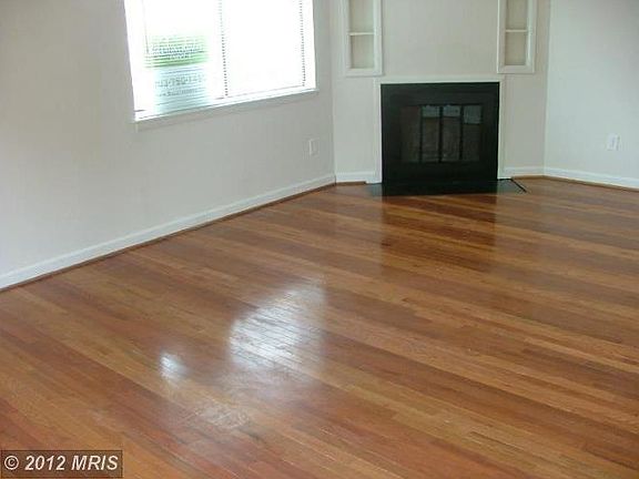 FAMILY ROOM W/ FP