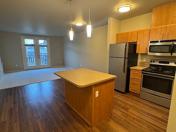 3rd image of 975 NE Discovery Dr Unit 310