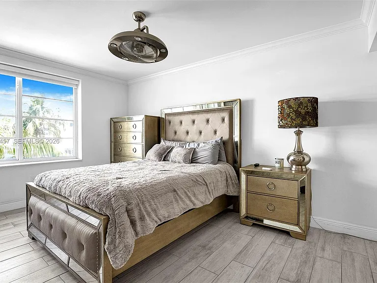 1460 Ocean Dr #305 — Photo 14