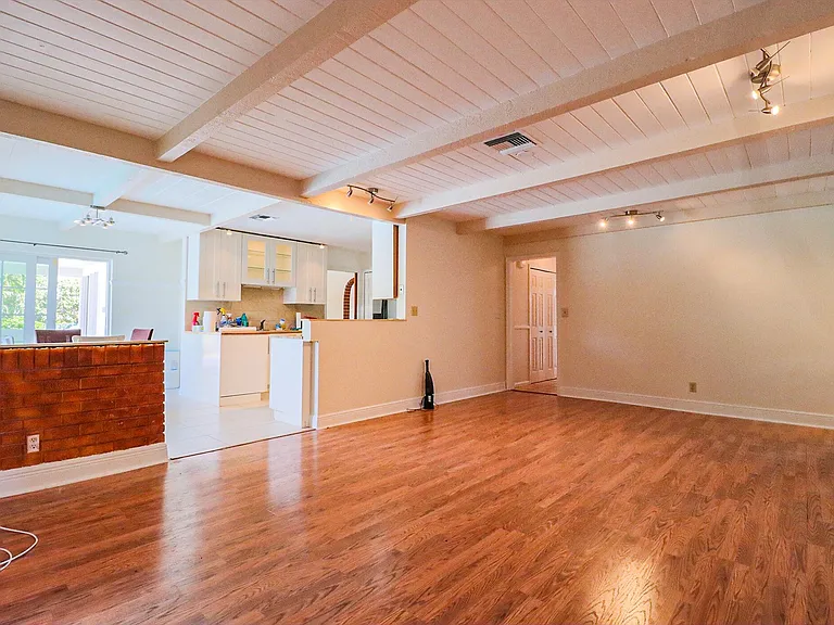 1329 NW 84th Dr — Photo 3