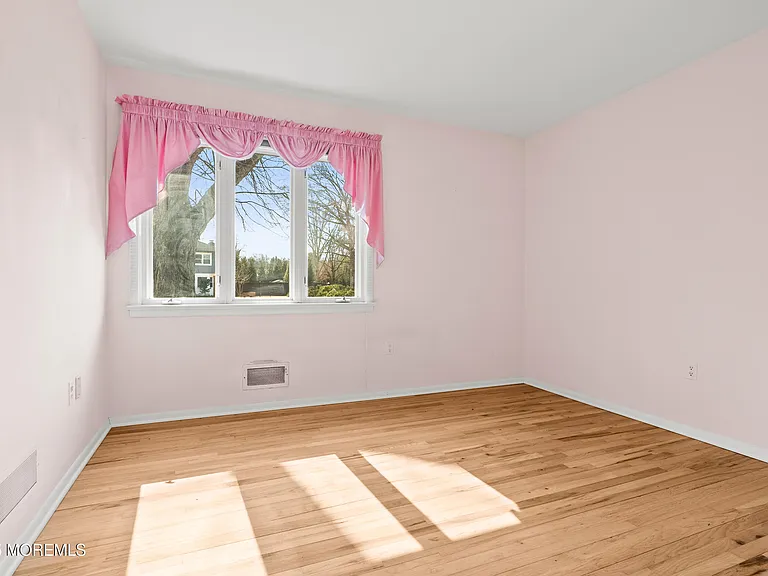 9 Abis Pl — Photo 24