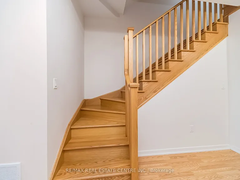30 Lambert Ln — Photo 41
