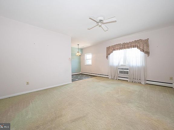 5th image of 1 Radnor Dr APT B4