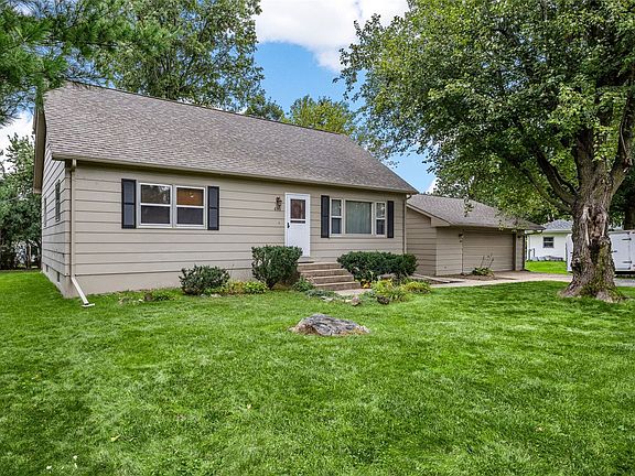 2nd image of 695 Eastview Dr