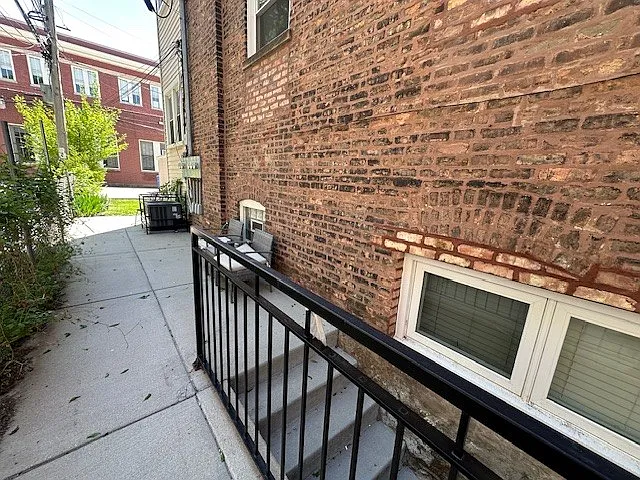 Building Photo - 2151 W Cortez St E #EAST