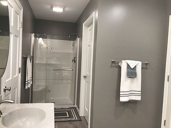 New shower unit w/seat