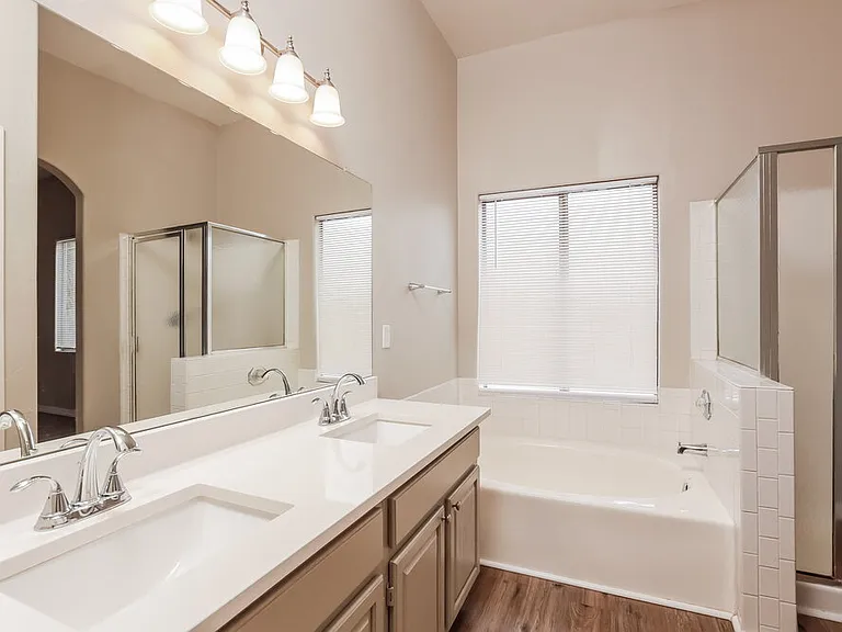 1534 W Churchill Pl — Photo 12