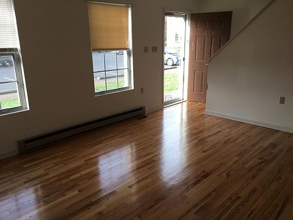 3rd image of 219 Buckingham Dr