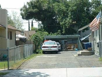 Spacious driveway