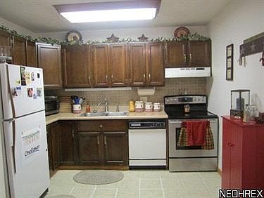 3rd image of 150 Plymouth Pl