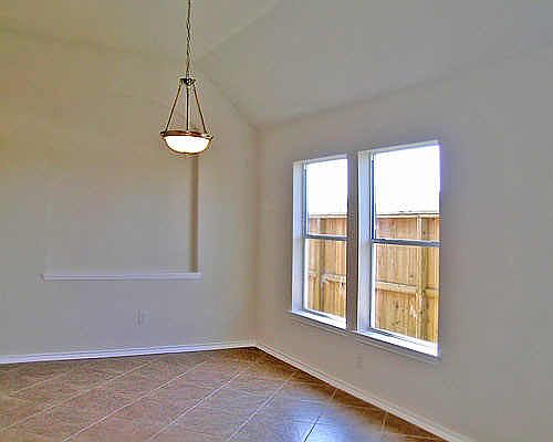 3rd image of 517 Saffron St