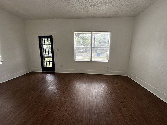 5th image of 239 Taft Blvd #2
