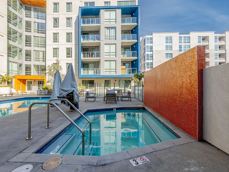 1400 FIG Apartments — Photo 10