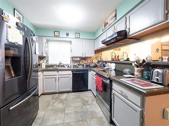 2nd image of 220 Division St