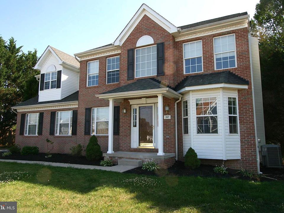 1st image of 207 Bentley St