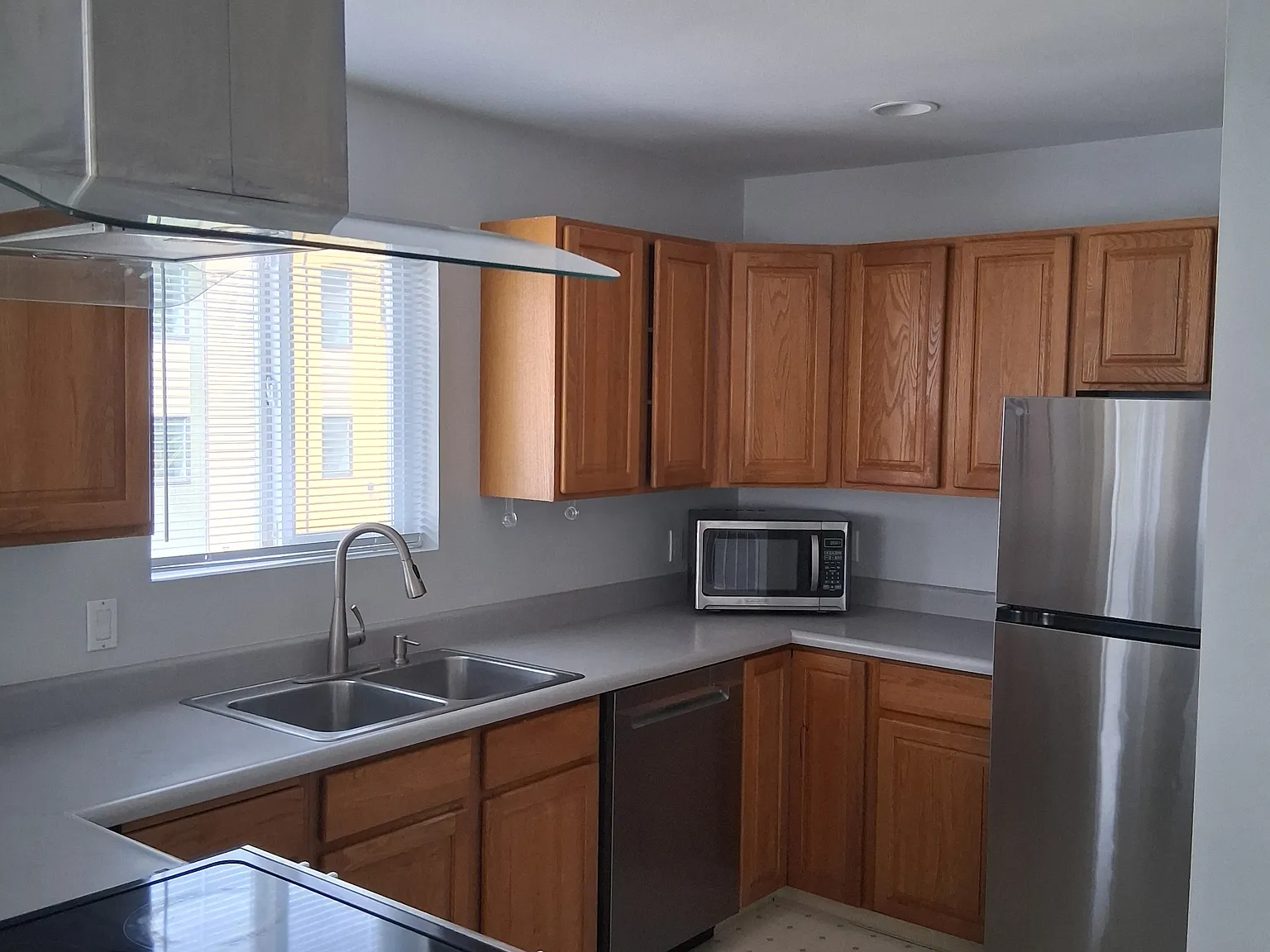 2 bed, 1140 sqft, $3,100 — Photo 2