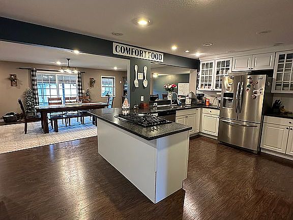 2nd image of 153 Valley Dr NE