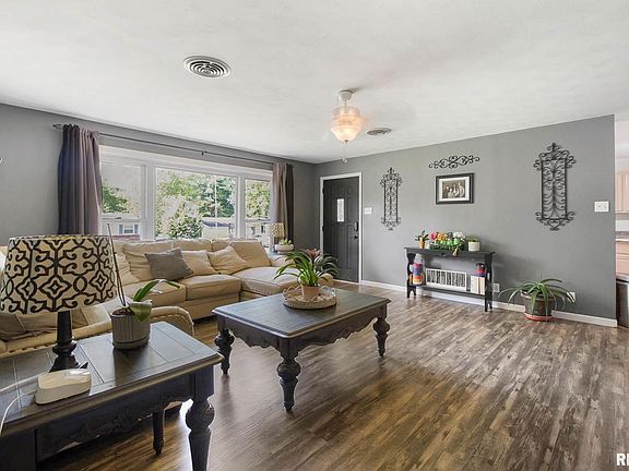 3rd image of 1904 Julianne Dr