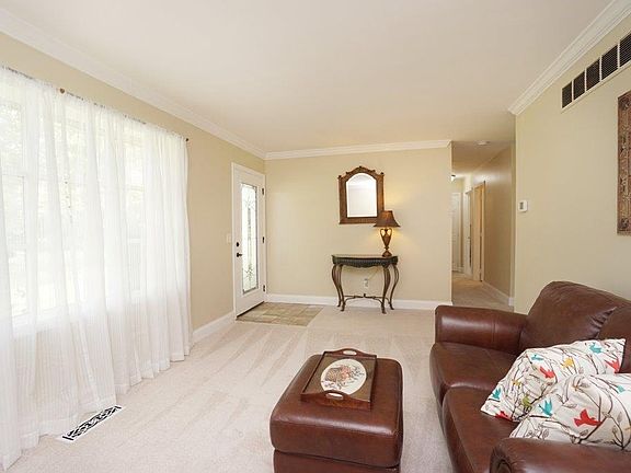 3rd image of 6288 Shannon Dr